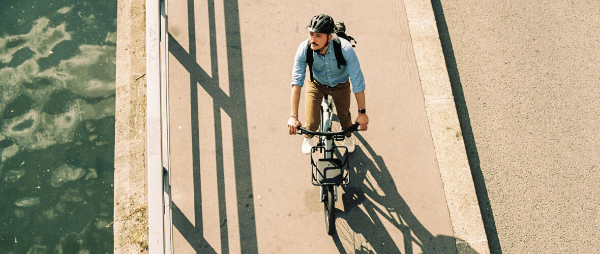 Crush your commute on a leased e-bike: Your options for riding a VanMoof via your employer in Paris and beyond.